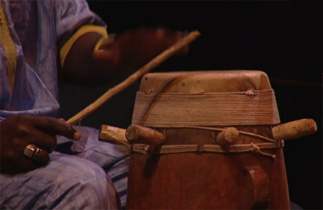 Tambour-sabar-du-Senegal-concert-enregistre-a-la-Cite-de-la-musique-le-23-octobre-2010©Philharmonie-de-Paris5